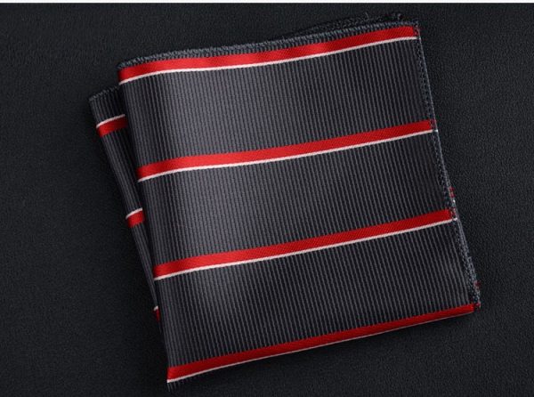 Μαύρο κόκκινο τετράγωνο μαντήλι τσέπης ριγε