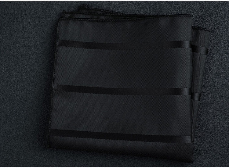 Μαύρο τετράγωνο μαντήλι τσέπης ριγέ