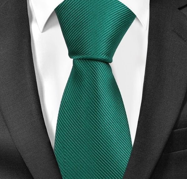 Κλασσική ανδρική γραβάτα με λαιμόκοψη, πράσινη