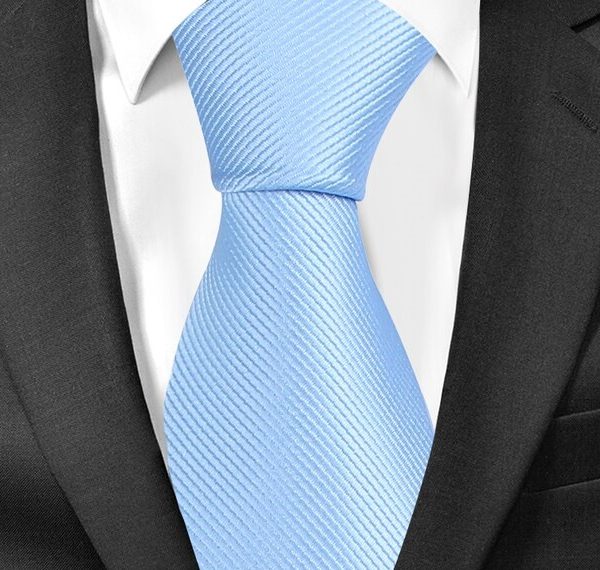 Κλασσική ανδρική γραβάτα με λαιμόκοψη, γαλάζια