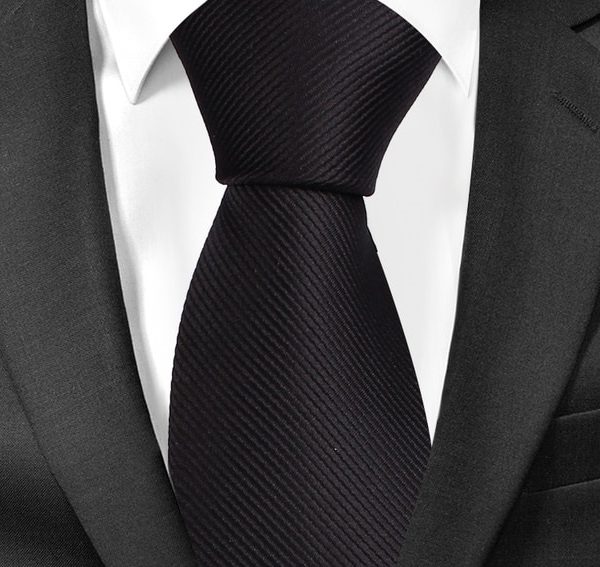 Κλασσική ανδρική γραβάτα με λαιμόκοψη, μαύρη