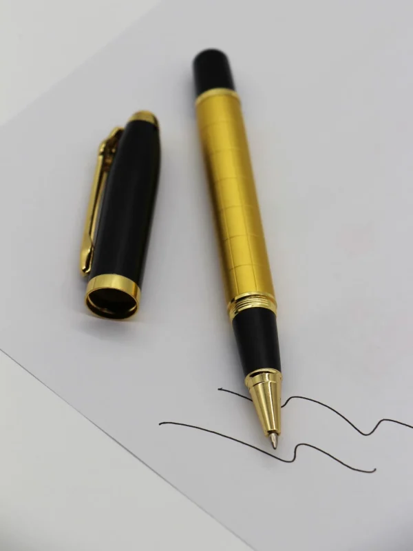 Μοντέρνο στυλό χρυσό μαύρο με θήκη