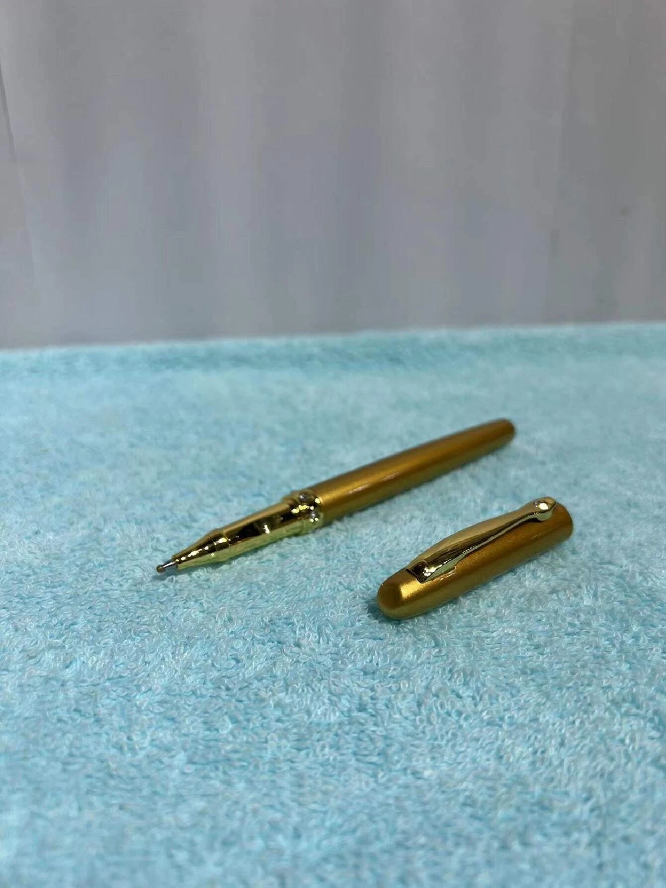 Φορητό μοντέρνο στυλό χρυσό II