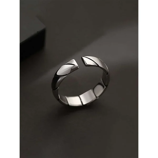 Μοντέρνο ριγέ μίνιμαλ ασημένιο δαχτυλίδι S925